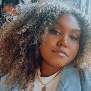 Meet your Posher, Crystal